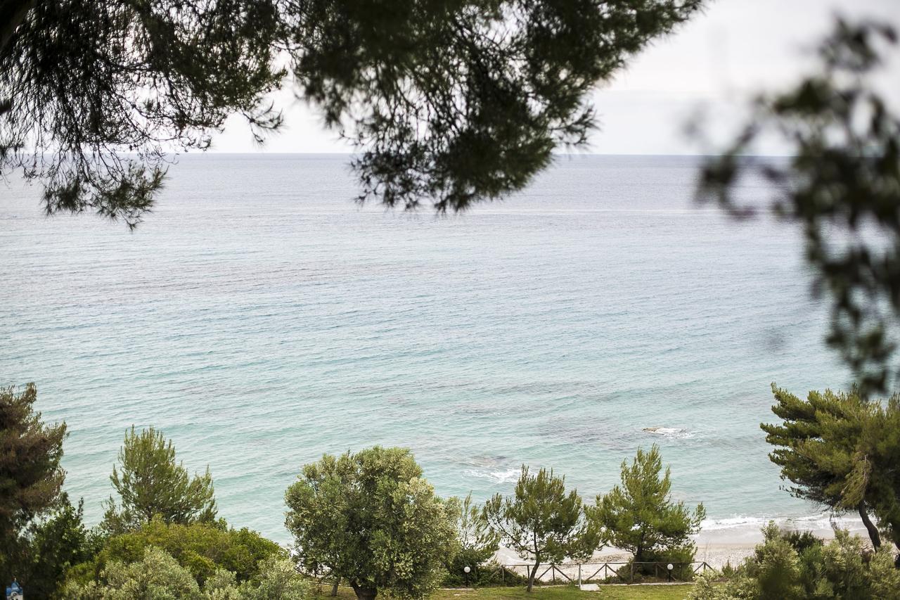 Blue Crab, Beachfront House In Kalandra #Feelslikehome Hanioti Exterior foto